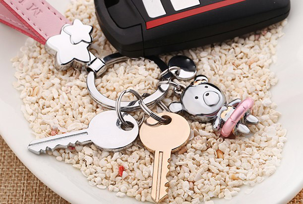 Beach bear lovers keychains