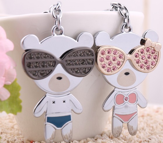 Wearing glasses bears lovers keychains