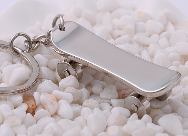 Skateboard zinc alloy keychain