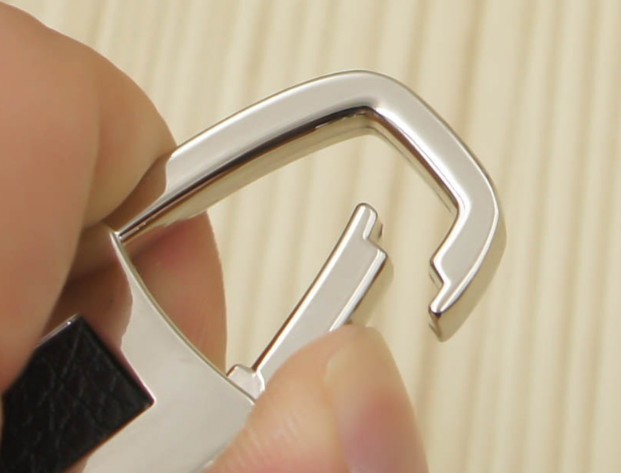 Men classic alloy keychain