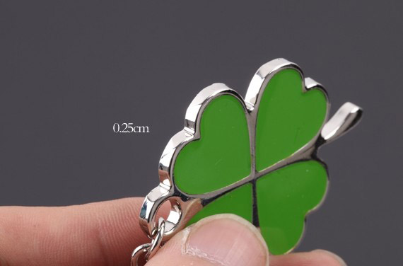 Heart style clover keychain
