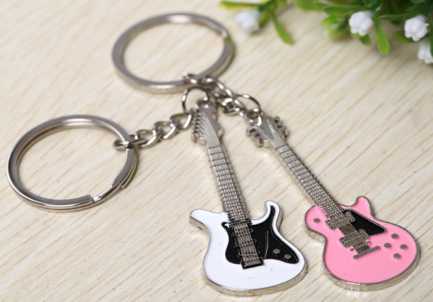 Couple electric Guitars keychains