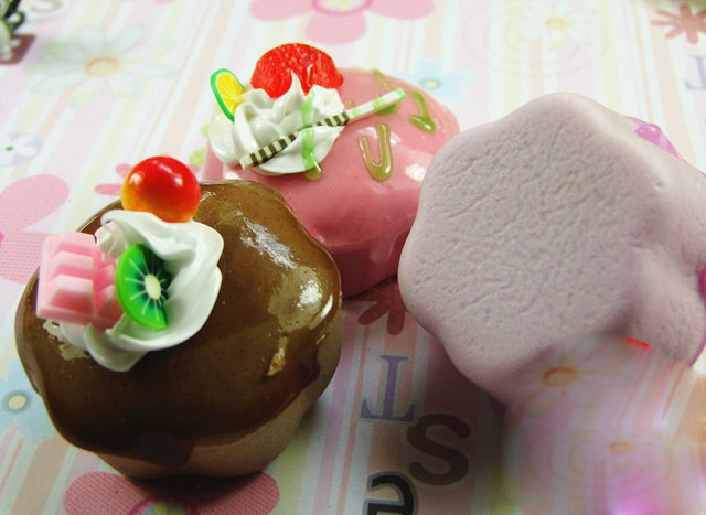 Cream cake keychain
