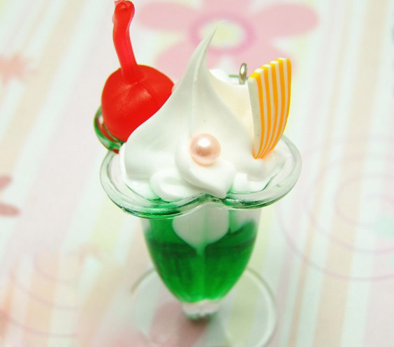 Cake ice cream keychain