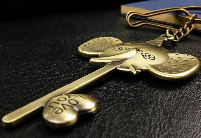 Personality elephant keychain