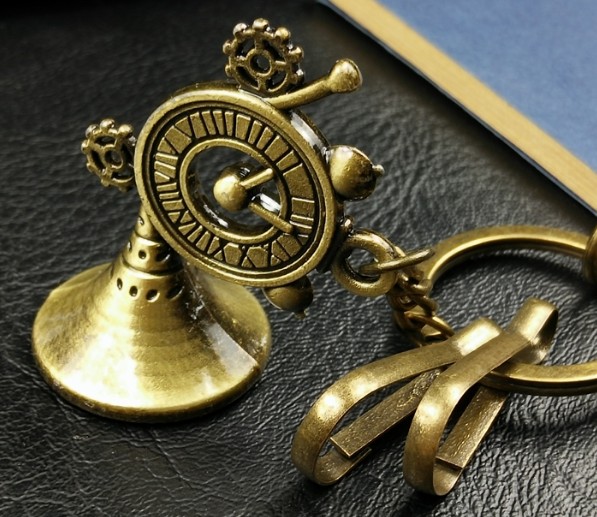 Retro horn keychain