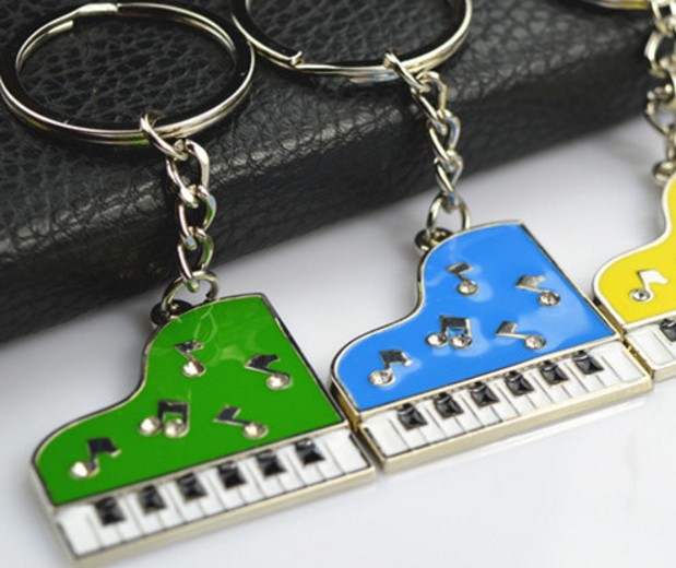 Piano keychain