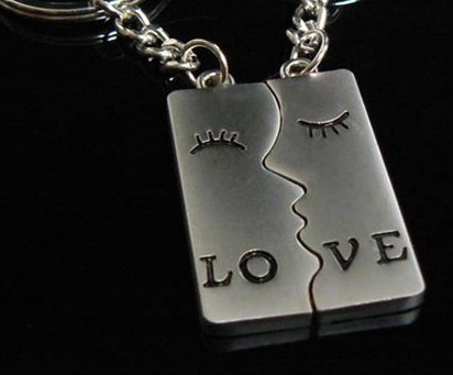 Love Kiss Couple Keychains