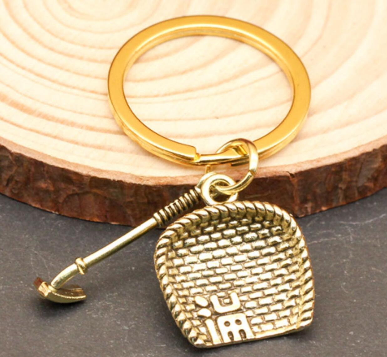 Alloy winnowing basket and hoe metal keychain