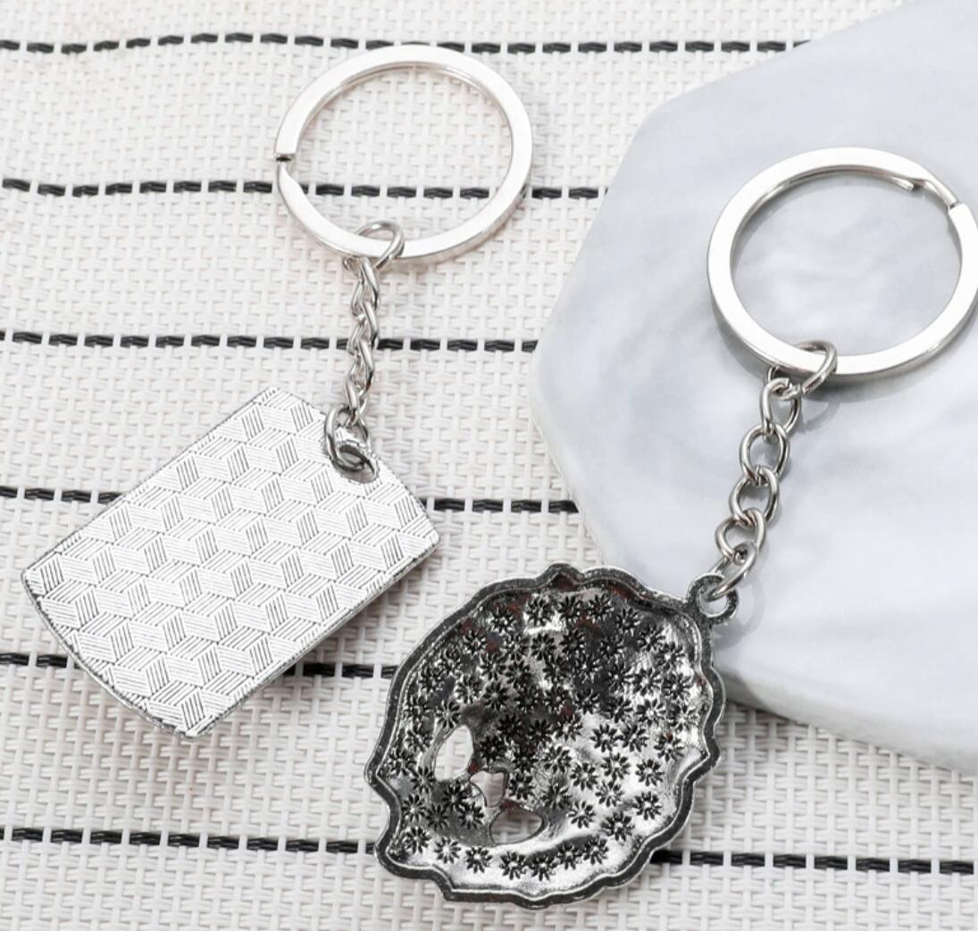 Wild lion head keychain