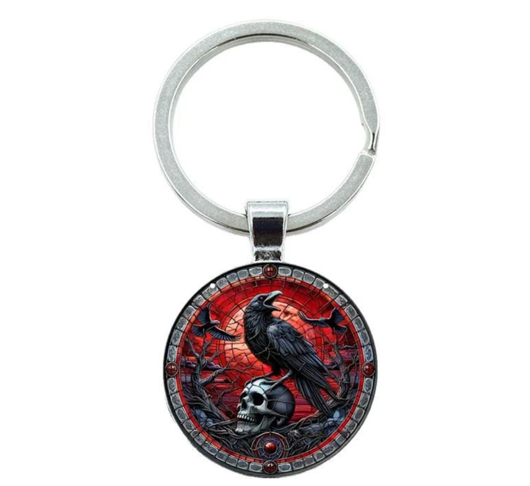 standing on the skull black crow keychain